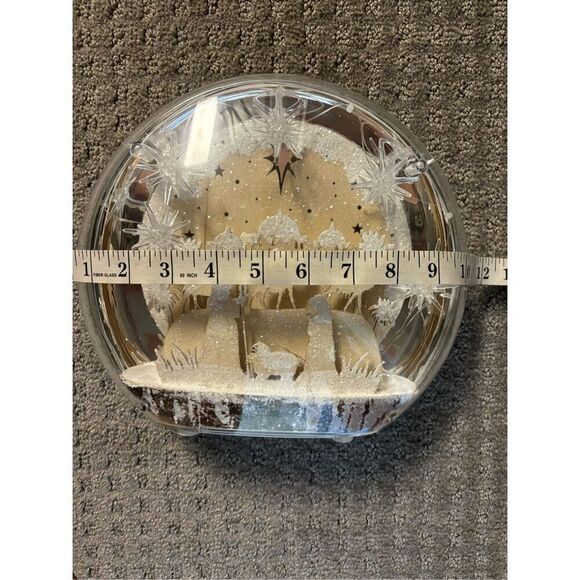 ❤️LED Nativity Disc Table Decor - Picture 3 of 4